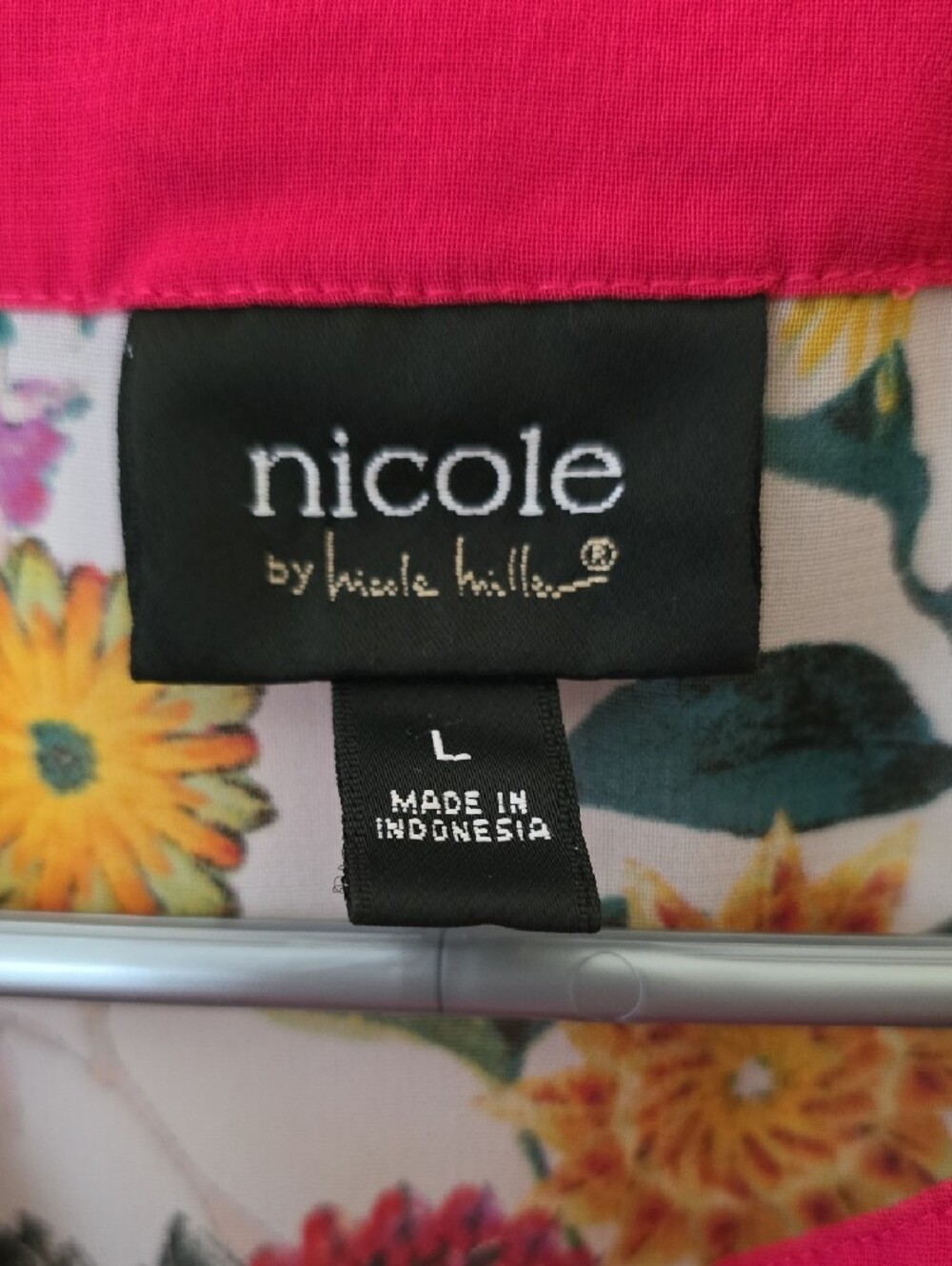 GORGEOUS! Nicole Miller White Floral Sleeveless Top with Fuchsia Trim Size L - Picture 3 of 4